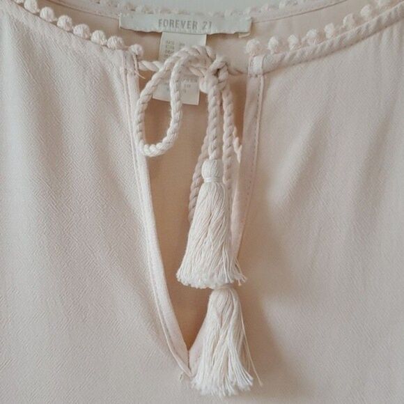 FOREVER 21 SHIFT DRESS EYELET LACE RUFFLE PALE BLUSH PINK SIZE MEDIUM GIRLY - Picture 3 of 8